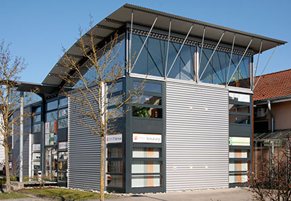 Ansicht des Praxis-Gebäudes im Kasernengelände